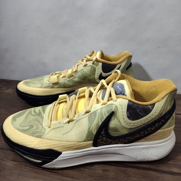 Nike Kyrie 8 Citron Tint Leopard Yellow Men's Size 14 Women's 15.5 DJ6017-800 - Picture 3 of 14